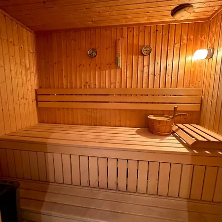 شقة Cozy Top-floor With Fireplace And Sauna