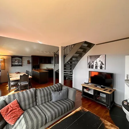 アパート Cozy Top-floor With Fireplace And Sauna